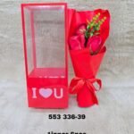 Beautiful
  Globe Flower Bouquet With Love Note (Size: 2 6*14 CM)